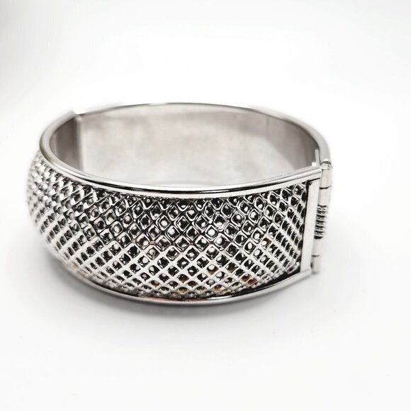 Vintage Sarah Coventry Cosmopolitan Mesh Silver Tone Hinged Bangle Bracelet - Picture 1 of 5